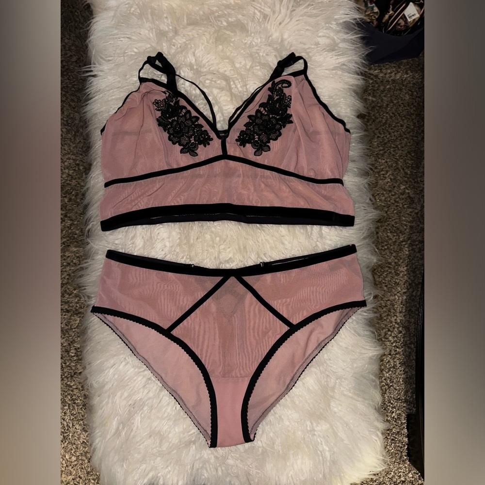 Torrid size 3 Bralette and panty set